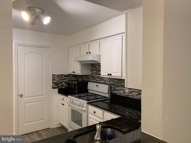 Foto del edificio - 3815 Chesterwood Dr