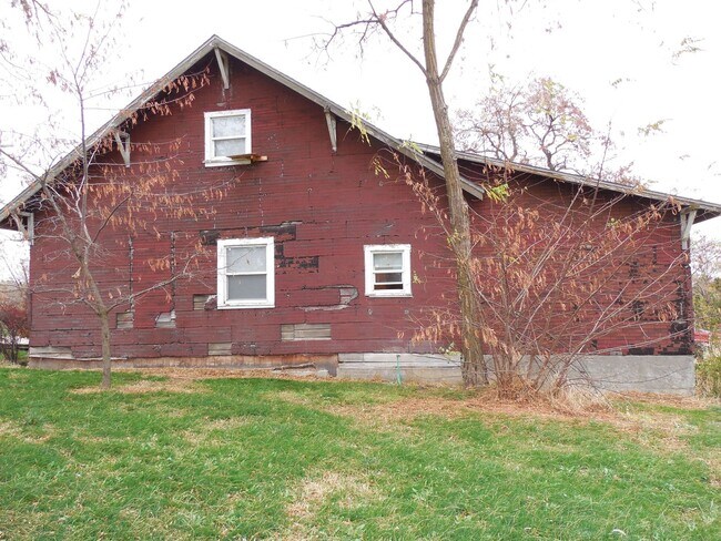 Foto del edificio - 3 bedroom 1 bath home with large yard