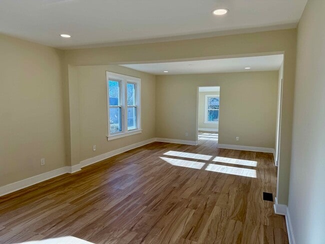 Building Photo - Beautifully Renovated 3 Bed 1 Bth Home in Webster Schools