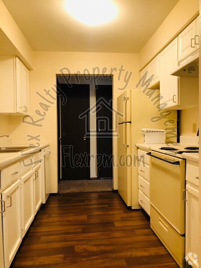 Building Photo - 3353 W Laskey Rd