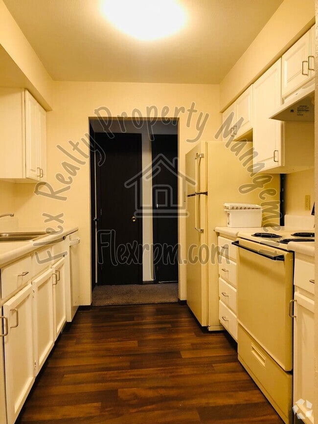 Building Photo - 3353 W Laskey Rd