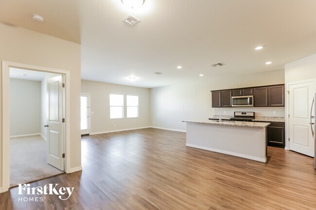 Foto del edificio - 296 W Powell Dr