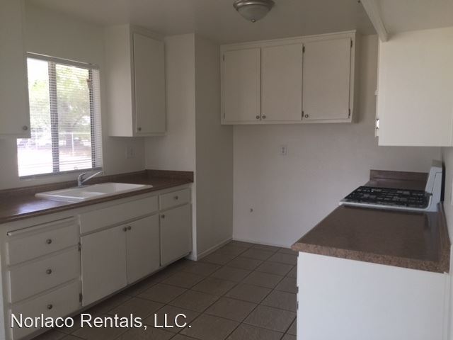 Building Photo - 2 br, 1 bath House - 17855 Lakespring Ave.