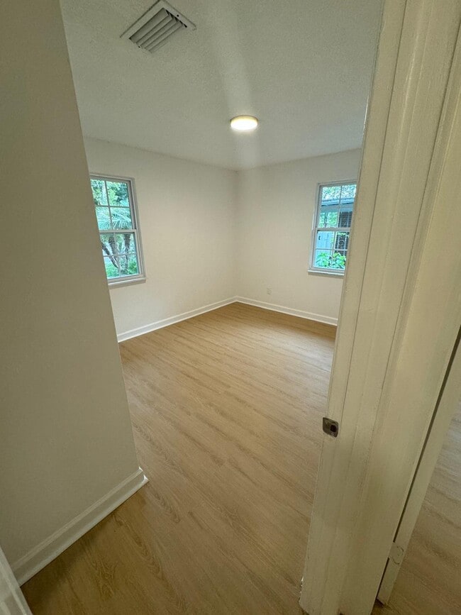 Building Photo - 2611 Sunny Acres Dr N