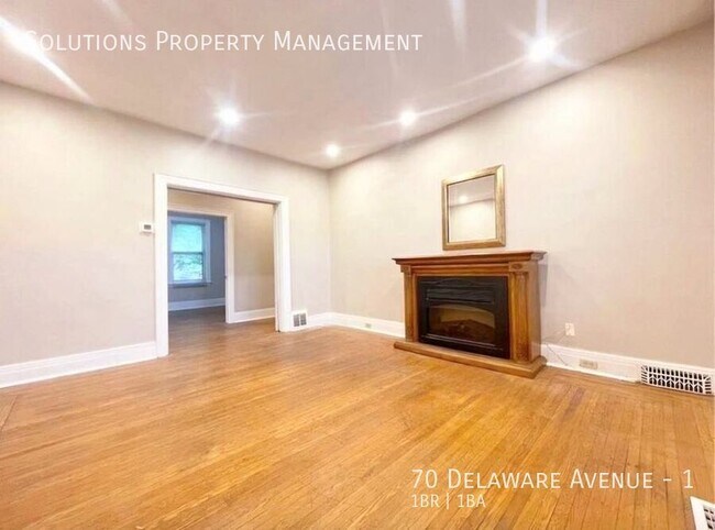 Photo du bâtiment - **Beautiful & Bright Updated 1 Bedroom Mai...