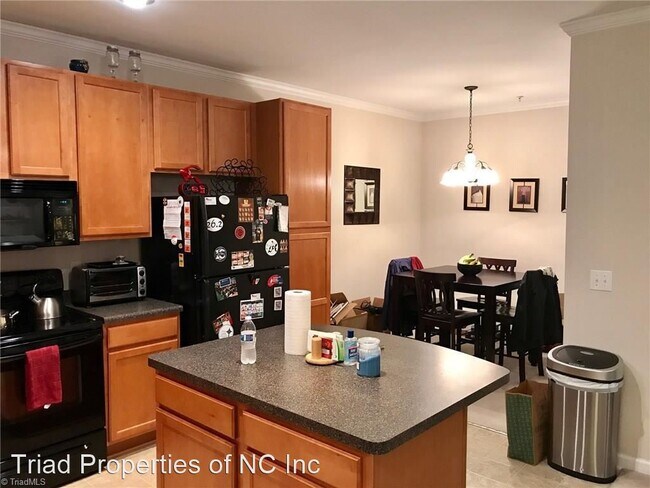 Building Photo - 2 br, 2 bath House - 5238 #Y Hilltop Rd