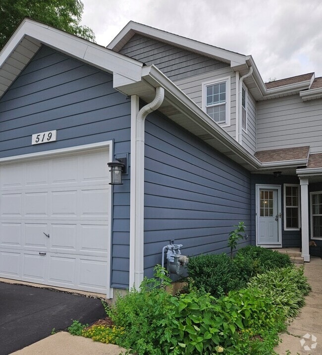 Building Photo - 519 Woodcrest Dr