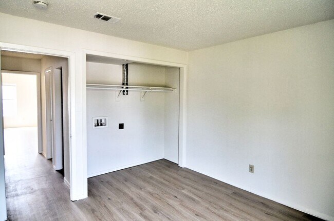 Building Photo - 9419 Olde Towne Row