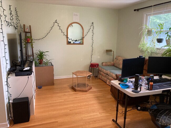 Photo du bâtiment - Welcome to this inviting 1 bedroom, 1 bath