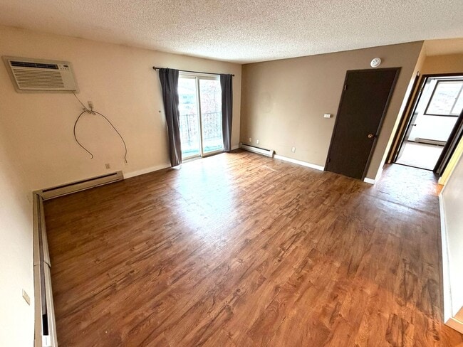 Building Photo - Pet Friendly 2 Bed 1 Bath Apartment on Westside of Town!