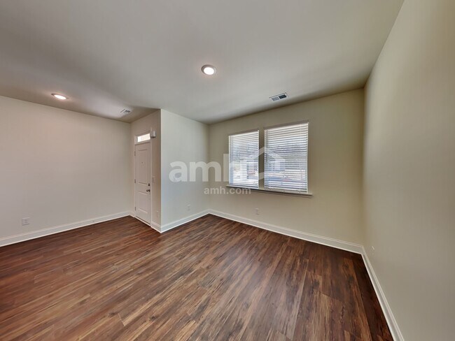 Foto del edificio - 152 Willow Ln