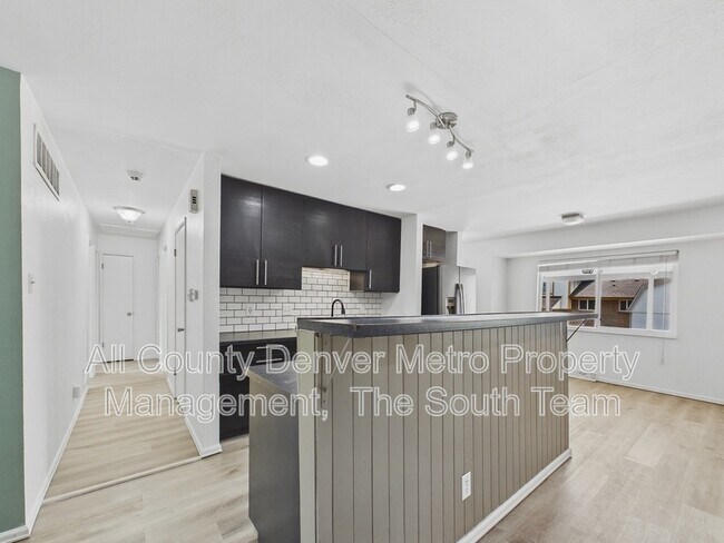 Building Photo - 2516 S Pagosa St