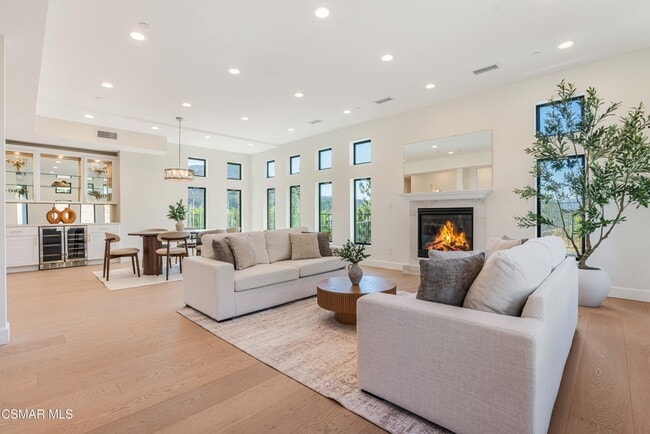 Building Photo - 252 Capri Dr