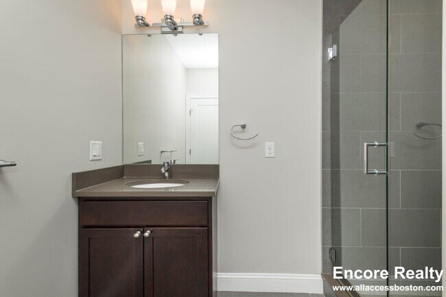 Building Photo - 339 D St