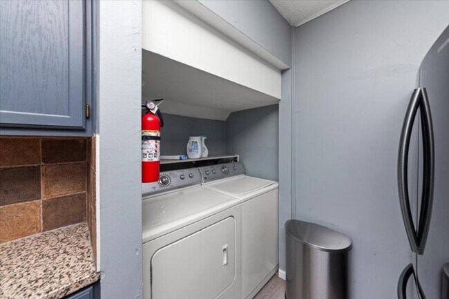 Building Photo - 2 bedroom in Bolingbrook IL 60440