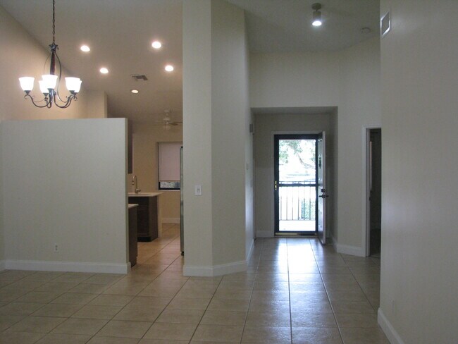 Building Photo - 1101 Duncan Cir