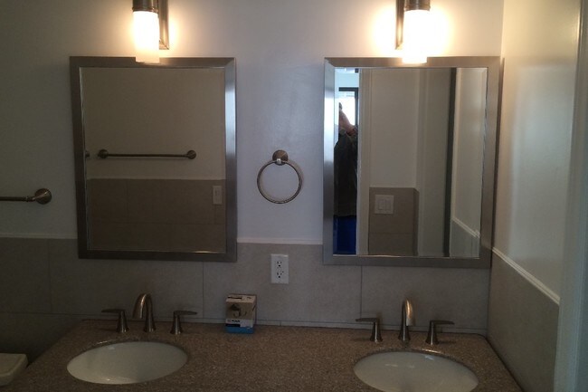 MASTER BATH W 2 SINKS - 4311 Duquesne Ave