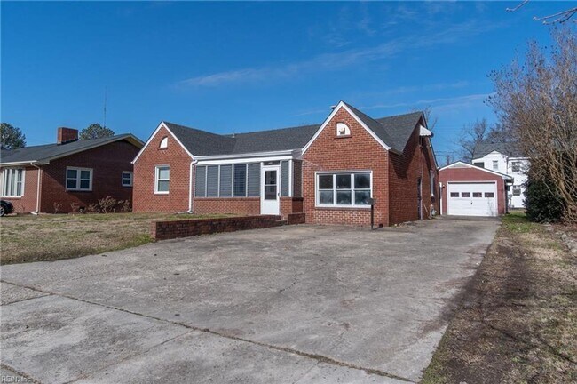 Building Photo - MOVE IN READY 3 Bedroom in Chesapeake!