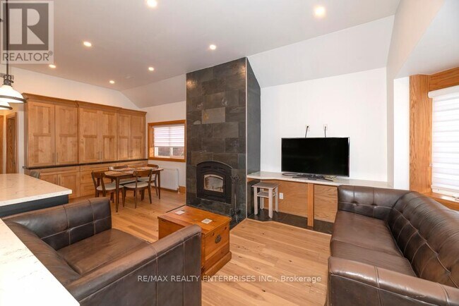 Photo du bâtiment - 837 Kingston Rd