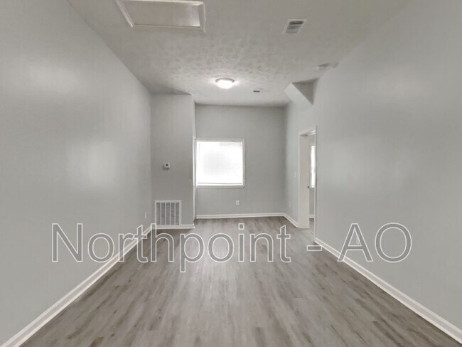 Foto del edificio - 242 Dogwood Ave
