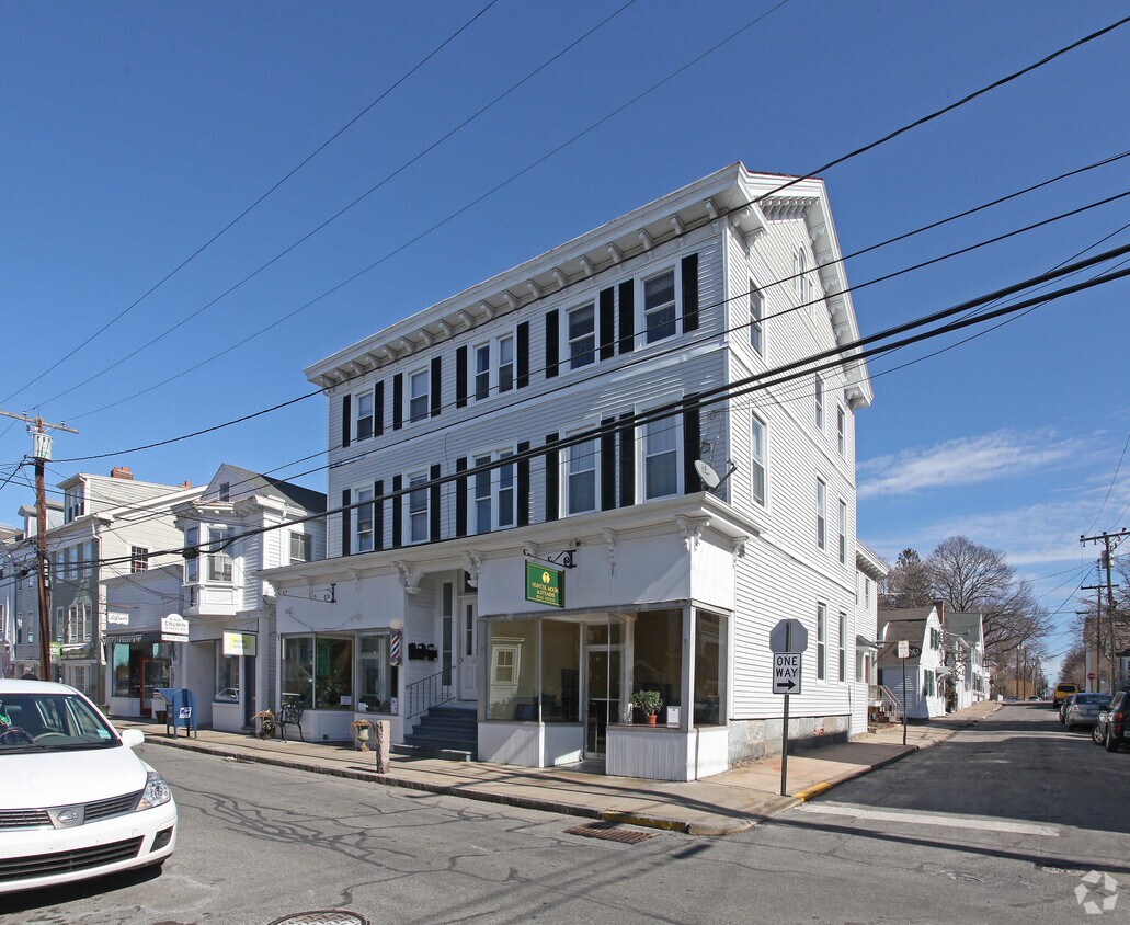 Primary Photo - 117 Water St
