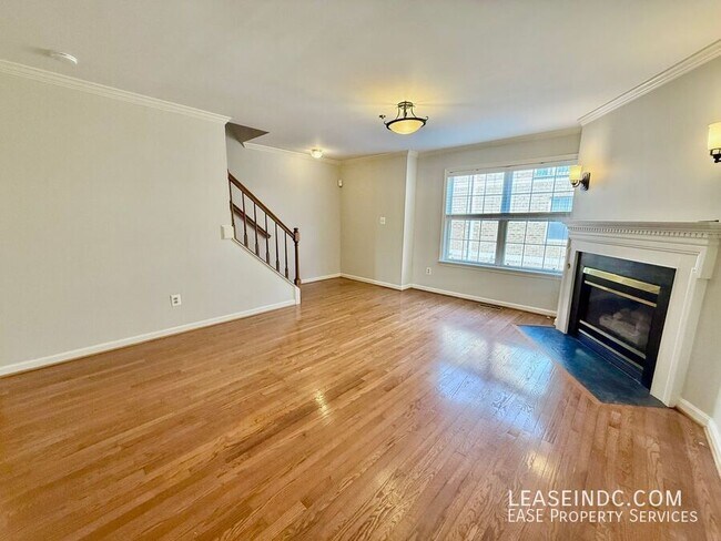 Foto del edificio - 3044 S Glebe Rd