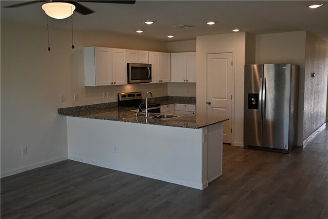 Building Photo - 5540 S Deer Crk Ave