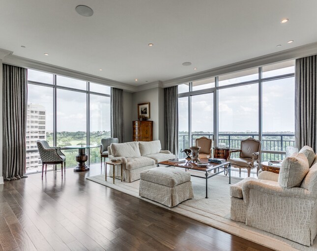 Primary Photo - 200 Patterson-812,2