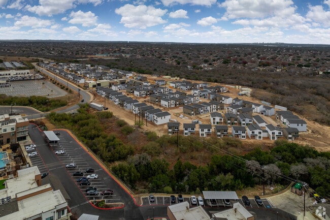 Building Photo - Alaro
