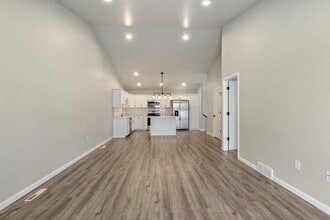 Building Photo - 825 United Dr