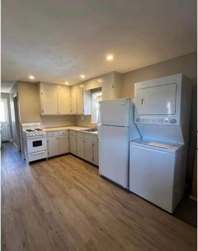 The picture does not show the entire room - 34 Armory St