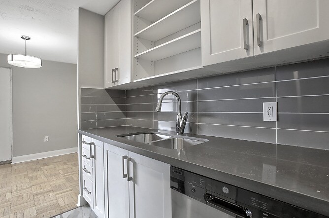 Primary Photo - Luray Apartments