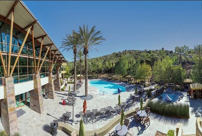 Vista de la casa club - 24212 Nobe St