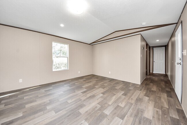 Foto del edificio - 13718 Brigadier Dr