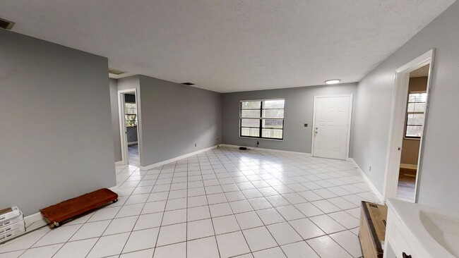 Building Photo - 1369 SW Gastador Ave