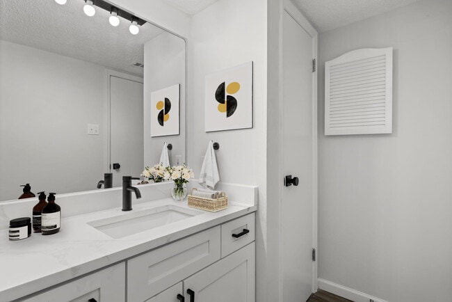 Foto del edificio - Hazelwood Forest Apartments