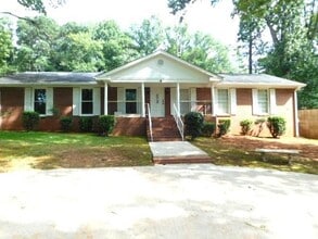 Building Photo - 4850 Lehigh Dr