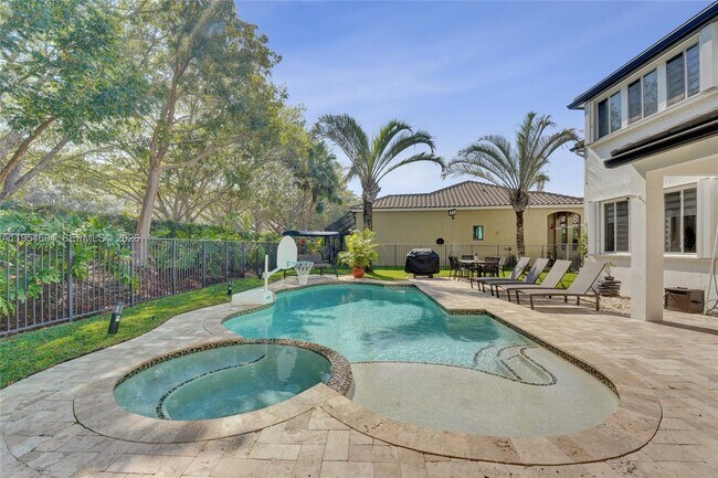 Foto del edificio - 1367 Camellia Cir