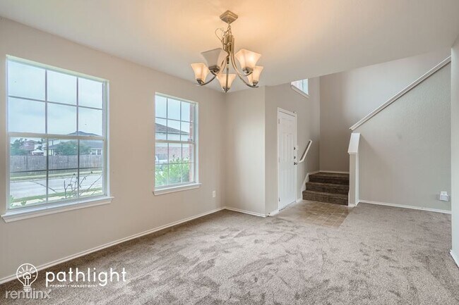 Foto del edificio - 5 br, 3 bath House - 102 Blackman Tr UNIT