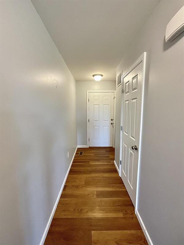 Foto del edificio - 830 Harbor Woods Dr