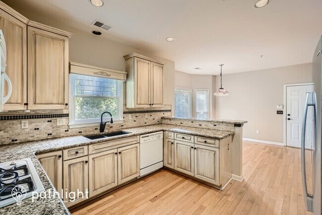 Foto del edificio - 1229 Parkview Ln NW, Kennesaw, GA, 30152
