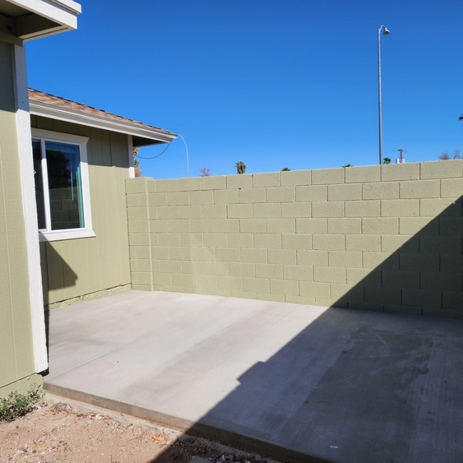 Building Photo - 608 S Pioneer