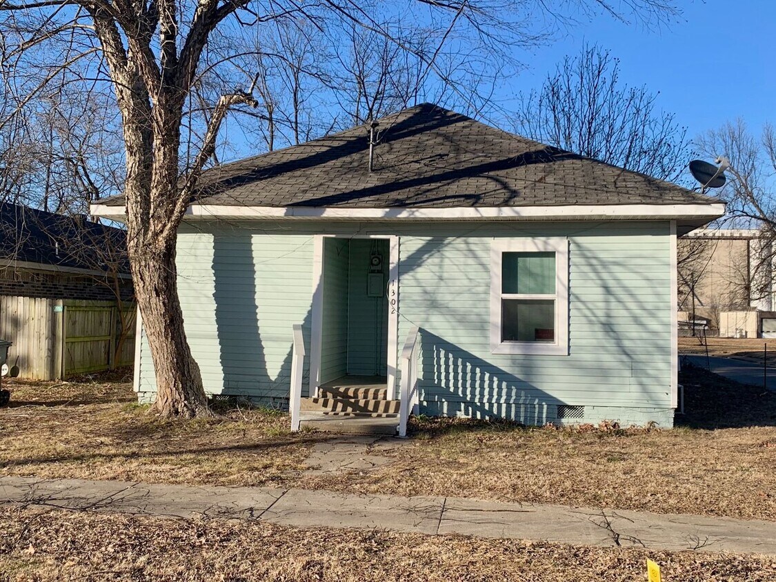 1302 W Huntington Ave, Jonesboro, AR 72401 House Rental in Jonesboro