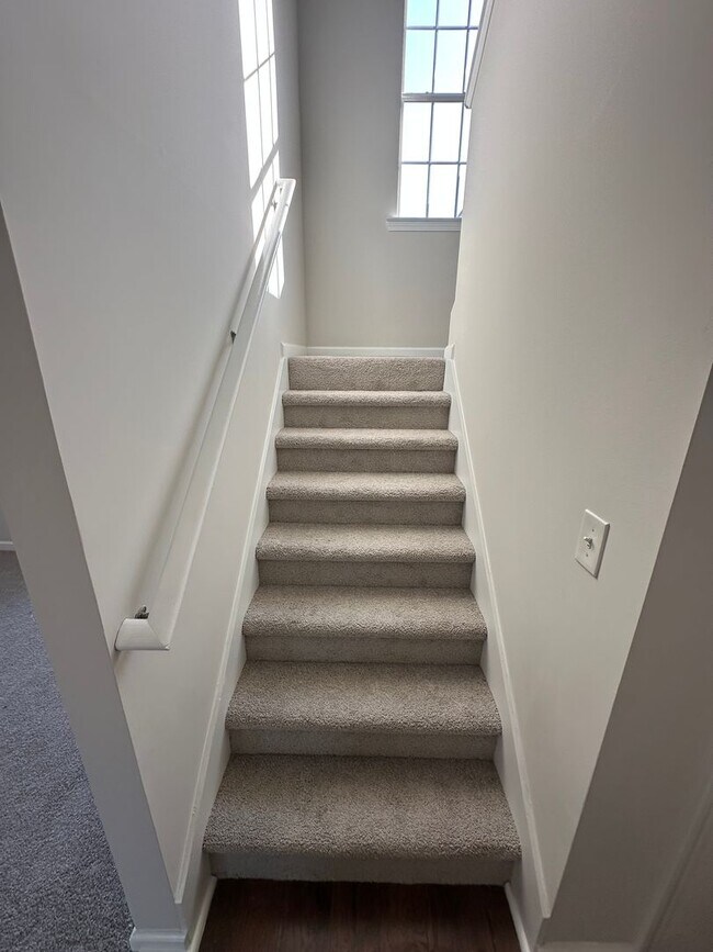 Building Photo - Spacious 3 bedroom 2 bath home near downtown Kennesaw.