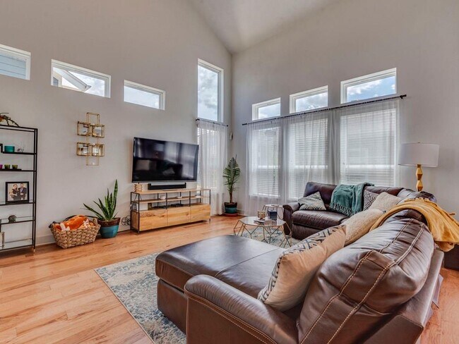 Foto del edificio - 1509 Casa Dr