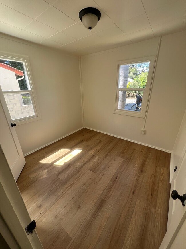 Foto del edificio - CHARMING! Remodeled 2 Bedroom home with storage and yard