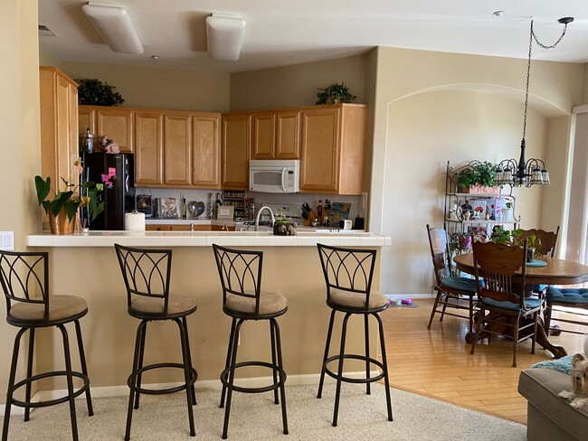 Foto del edificio - Great Summerset 3 popular floorplan!  2 be...