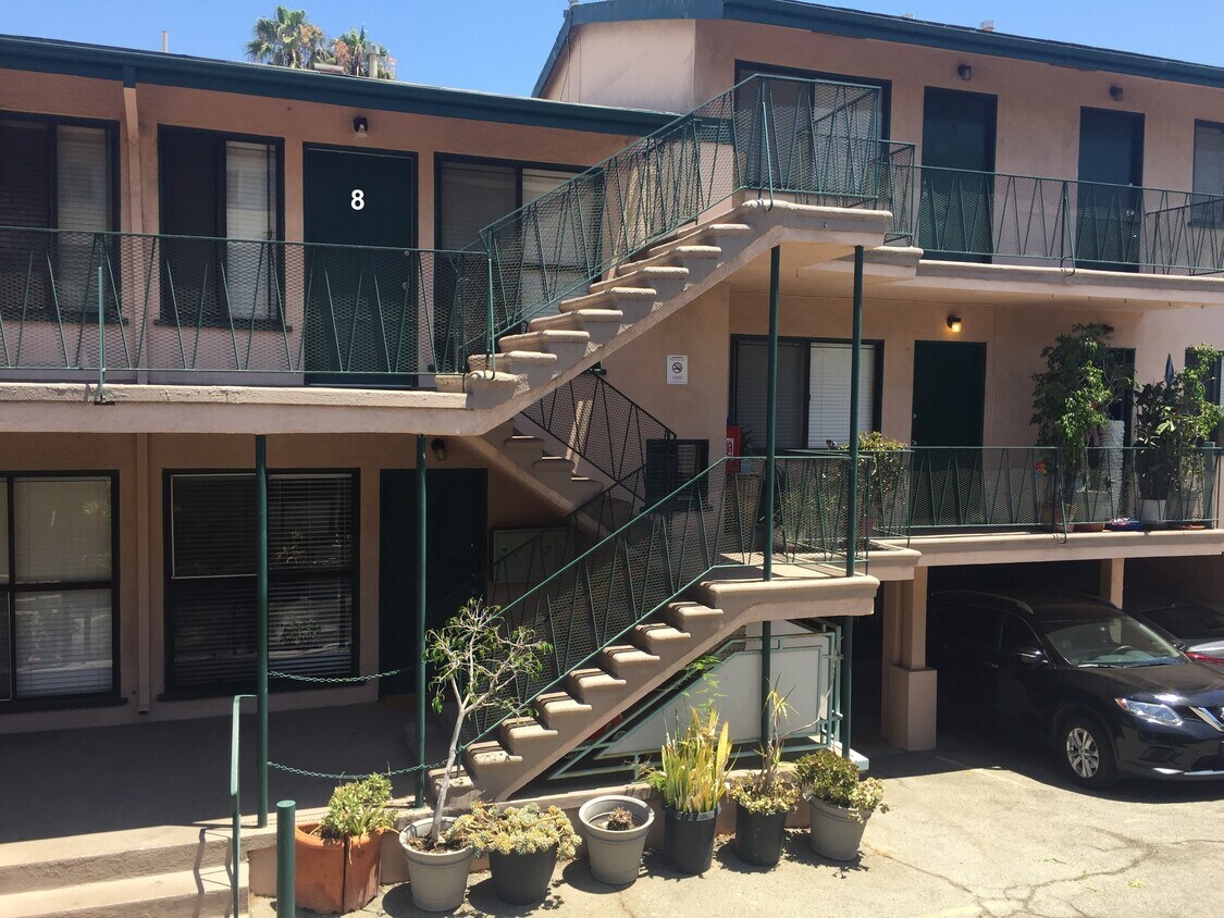 Primary Photo - 618 Pico Blvd