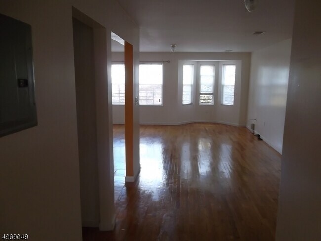 Building Photo - 434 S 12th St