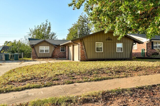 Building Photo - Beautiful home located in the heart of Edm...